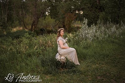 Maternity Photoshoot in Waller Park Okotoks
